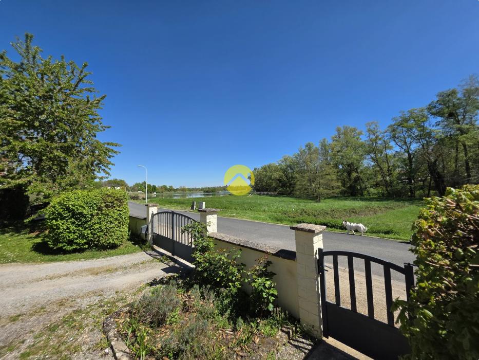 Proche du plan d'eau des Sézeaux