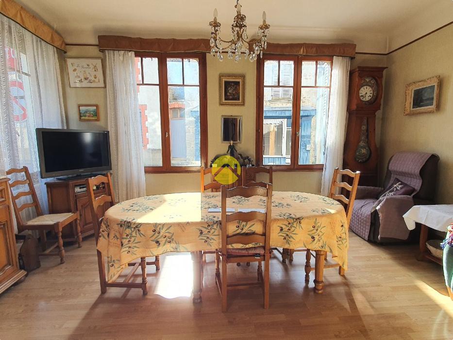 Maison de bourg avec garage 