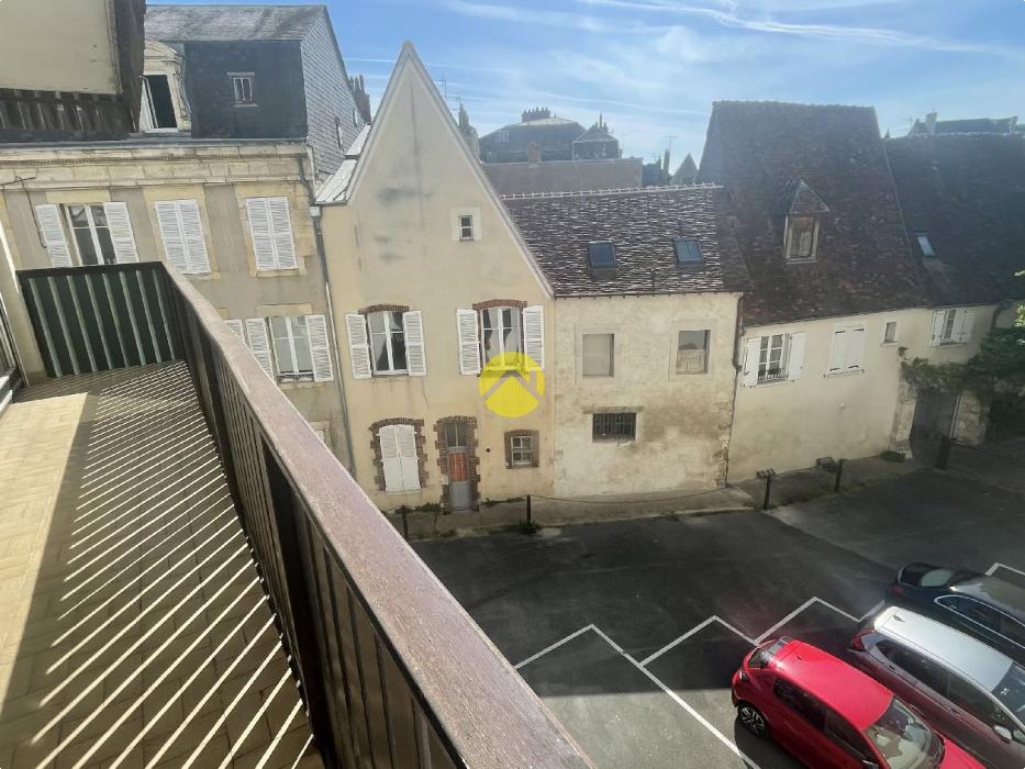 APPARTEMENT RUE MIREBEAU