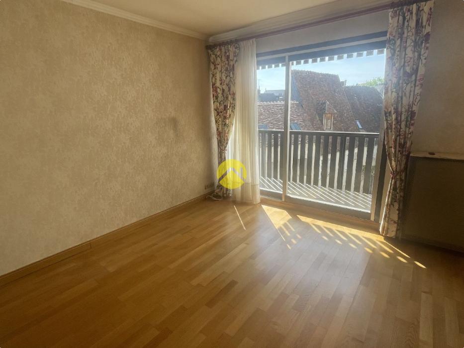 APPARTEMENT RUE MIREBEAU