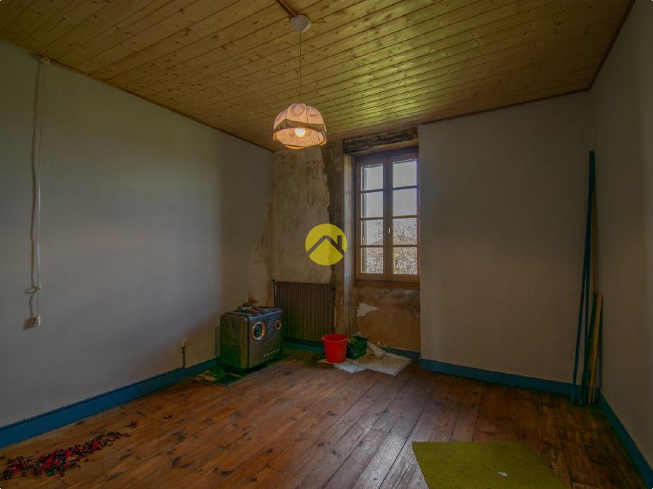 Maison à rénover avec hangar