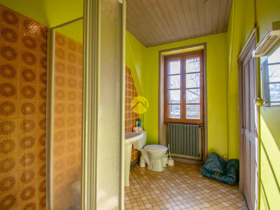 Maison à rénover avec hangar