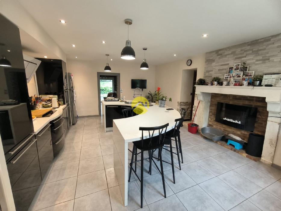 Longère 212m².Dépendances 450m²