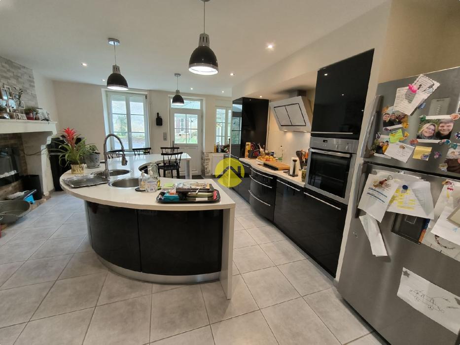 Longère 212m².Dépendances 450m²