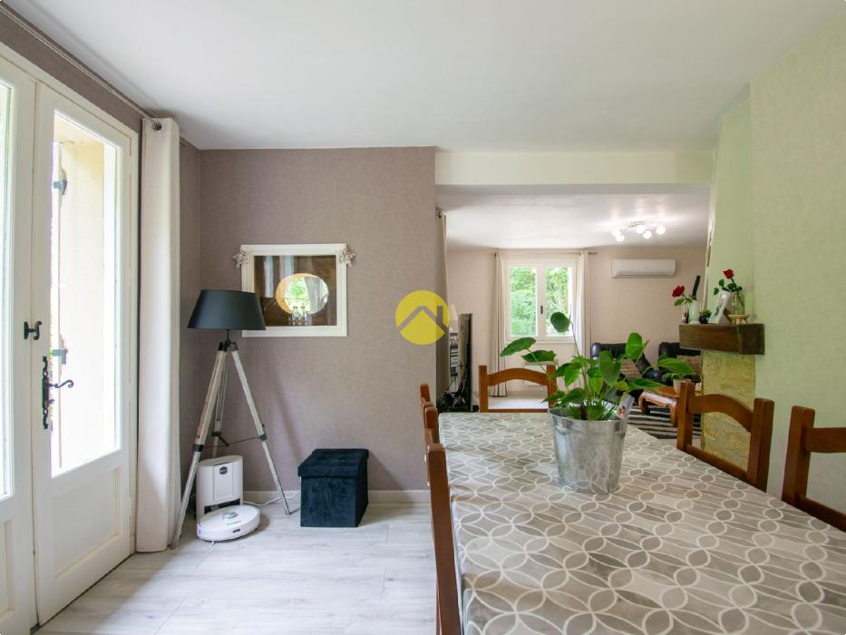 Charmante maison avec deux garages