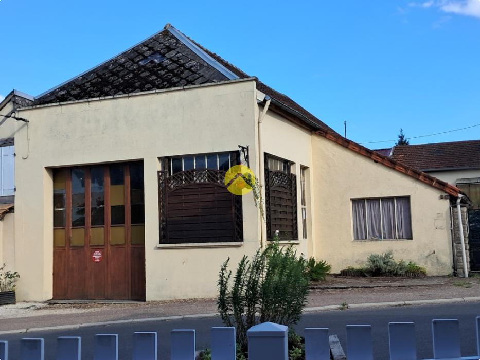 MAISON DE VILLAGE ET DEPENDANCE