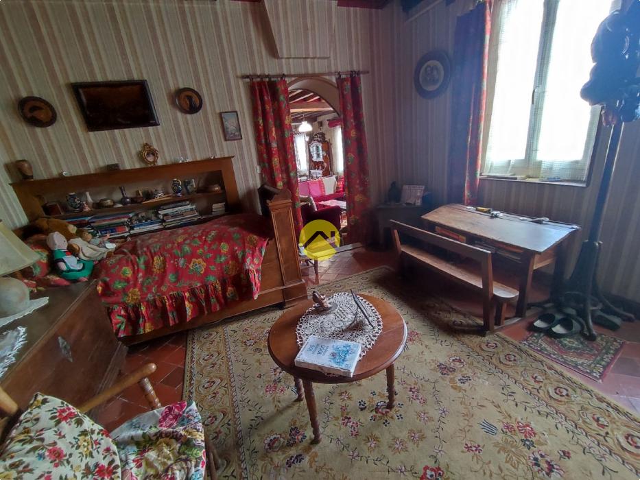 MAISON DE VILLAGE ET DEPENDANCE