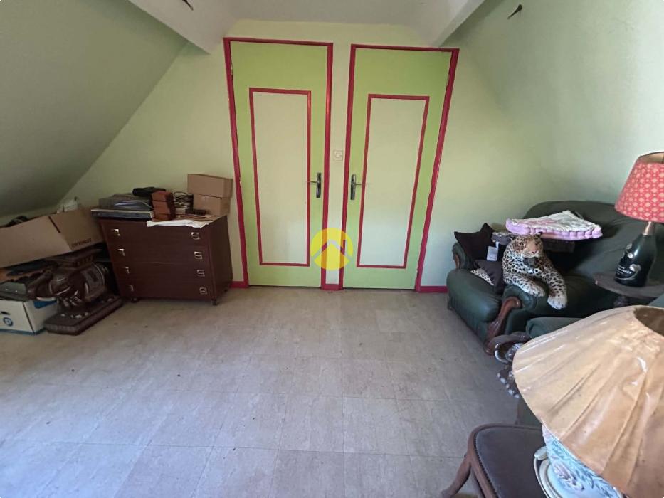 Maison avec dépendances et terrain