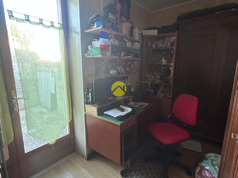 Maison avec dépendances et terrain