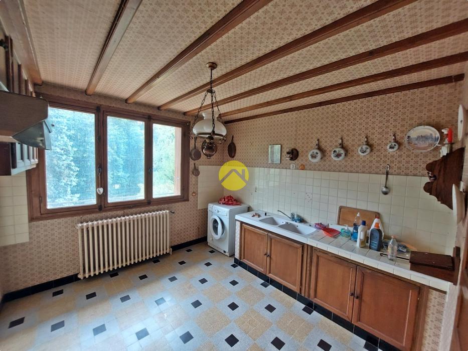 PAVILLON A RAFRAÎCHIR AVEC TERRAIN