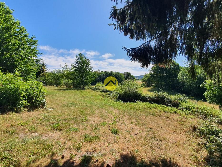 Maison sur 18 833 m²