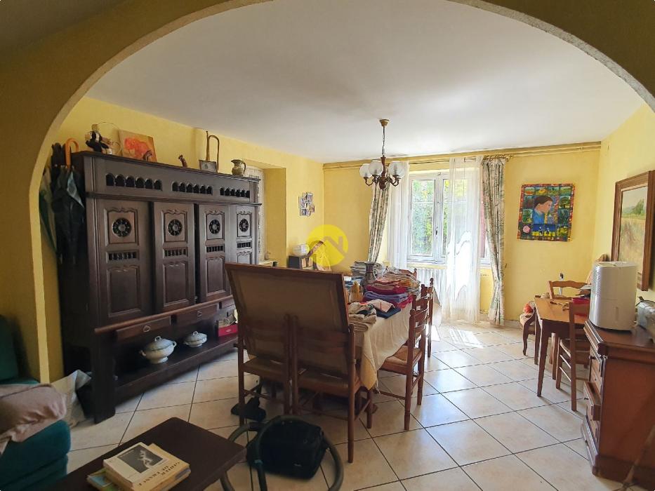 Maison familiale avec dépendances