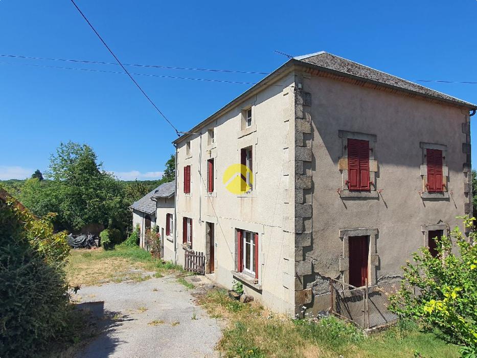 Maison familiale avec dépendances