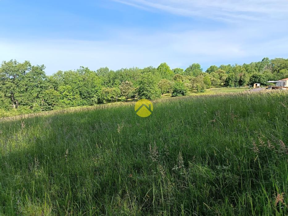 TERRAIN CONTRUCTIBLE