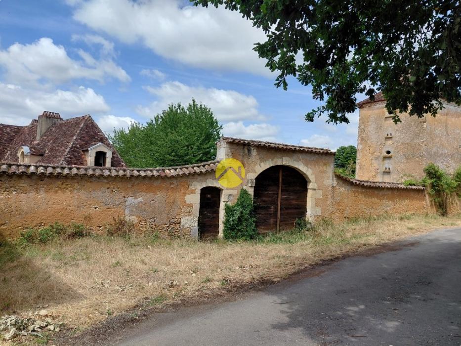 Bâtisses en pierre & son pigeonnier