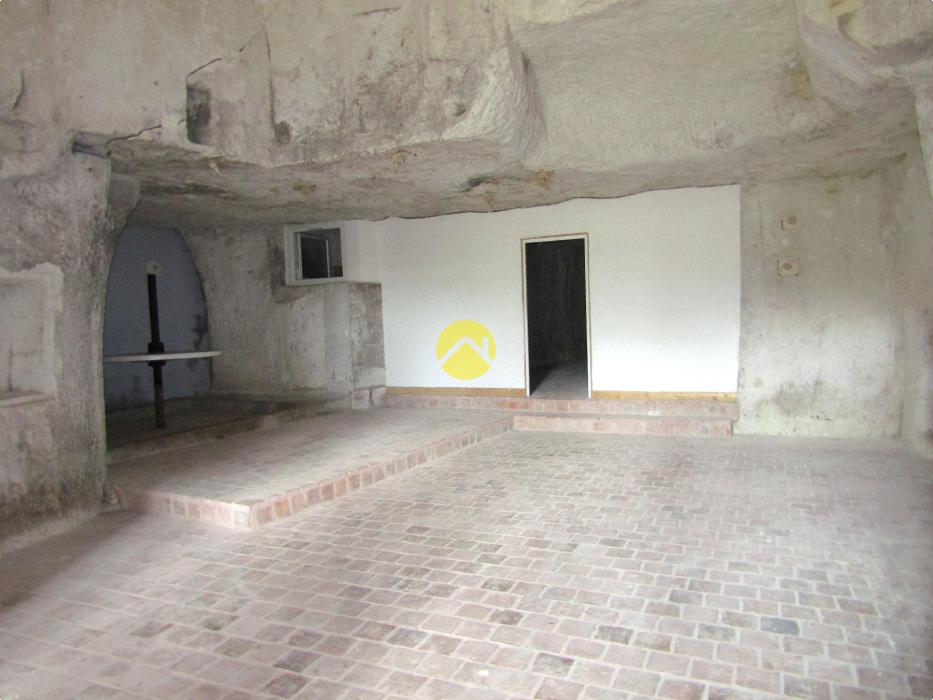 Maison + dépendance troglodyte