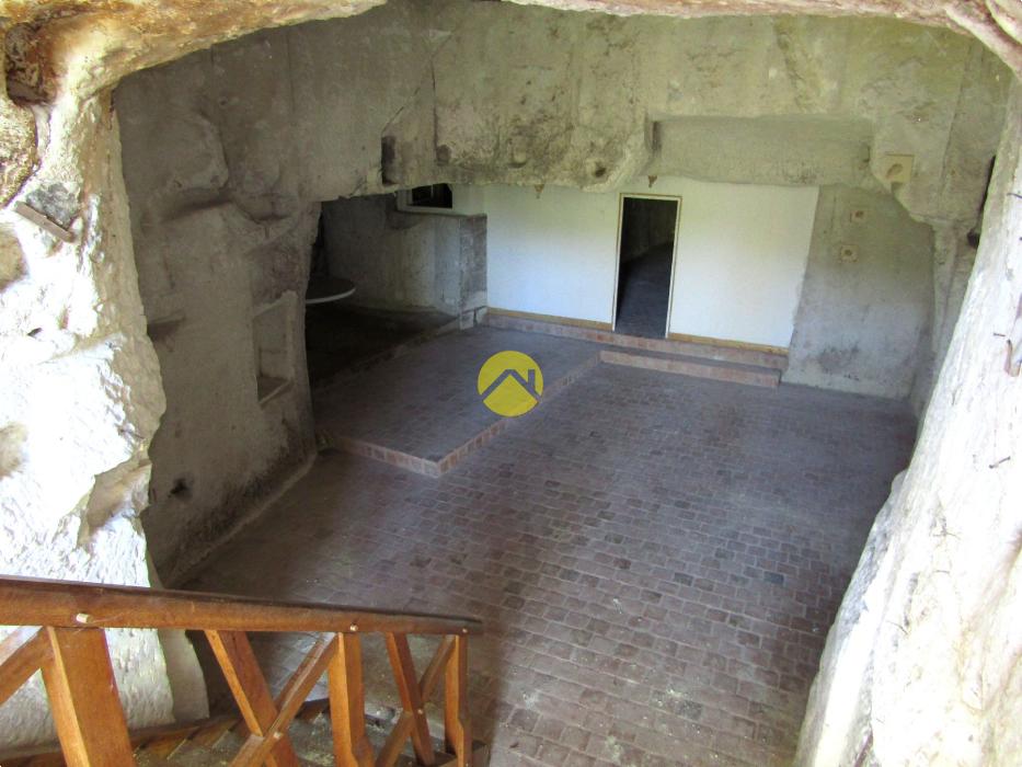 Maison + dépendance troglodyte
