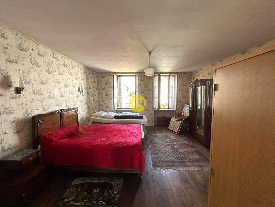 MAISON CREUSOISE + GRANGE EN PIERRE