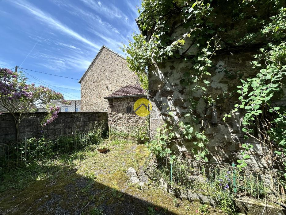 MAISON CREUSOISE + GRANGE EN PIERRE