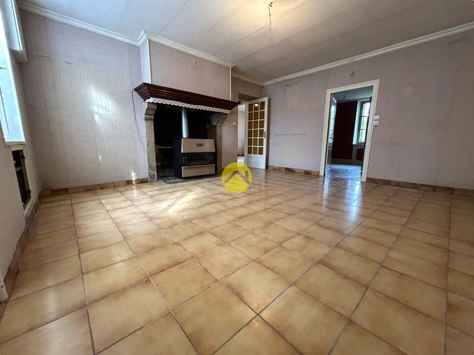 MAISON CREUSOISE + GRANGE EN PIERRE