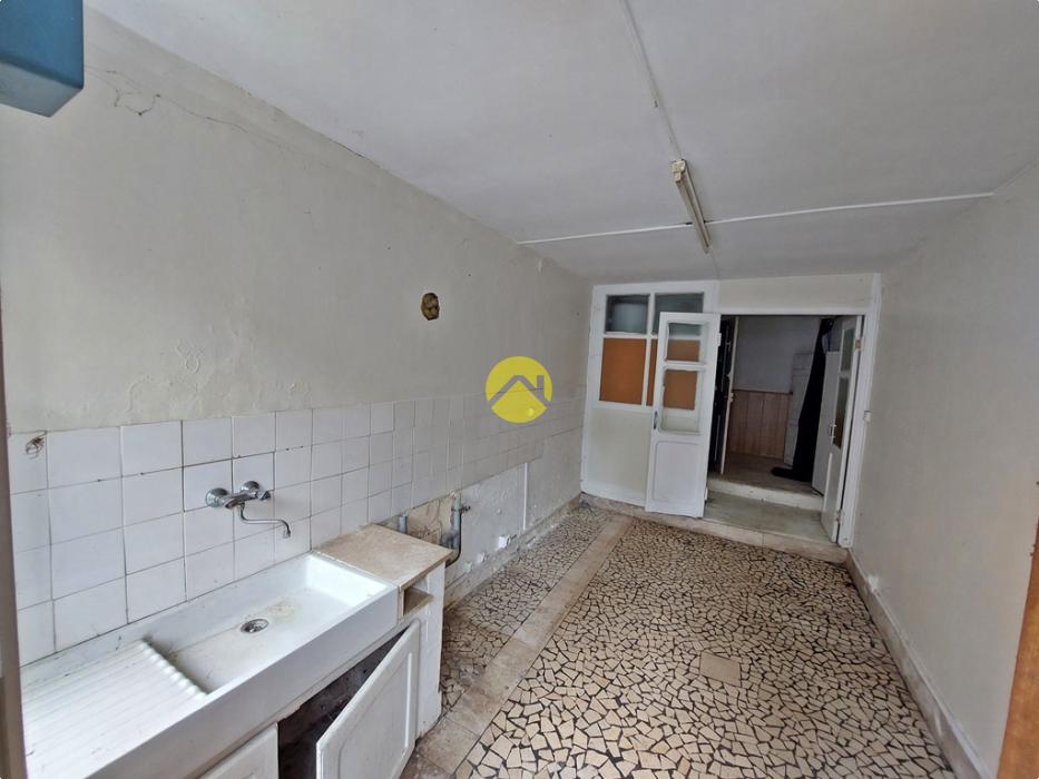 MAISON AVEC DÉPENDANCE ET TERRAINS