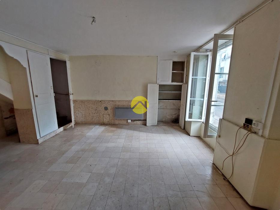 MAISON AVEC DÉPENDANCE ET TERRAINS