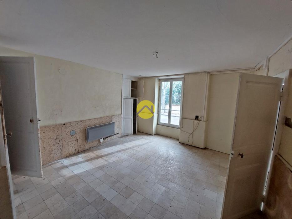 MAISON AVEC DÉPENDANCE ET TERRAINS
