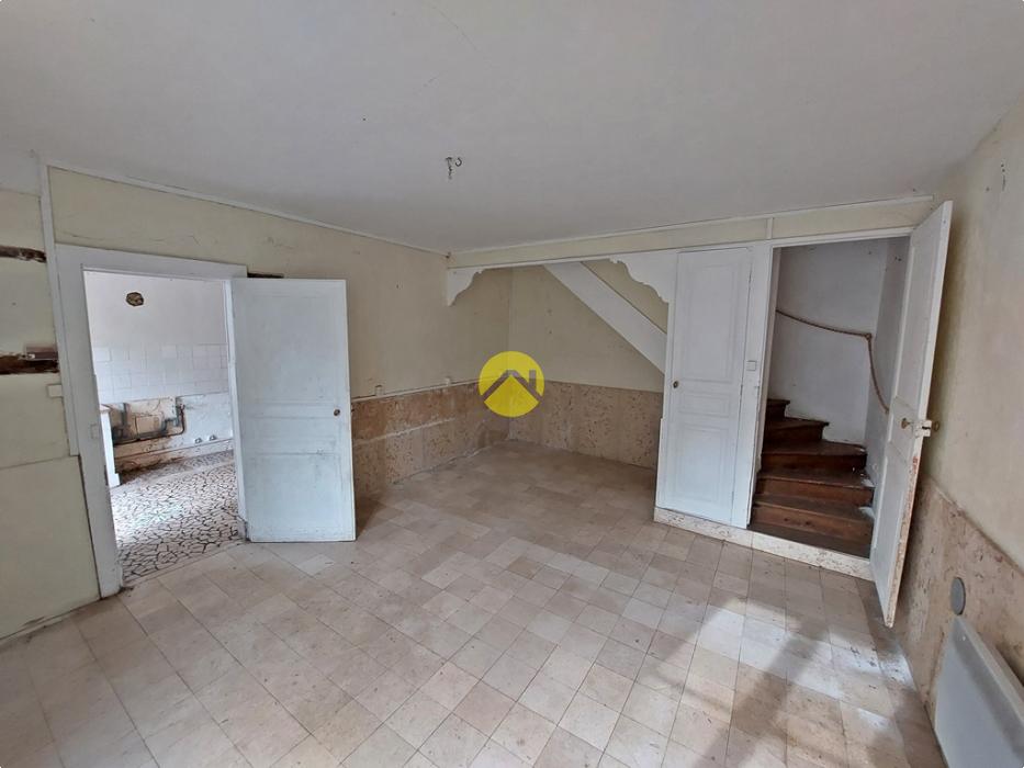 MAISON AVEC DÉPENDANCE ET TERRAINS