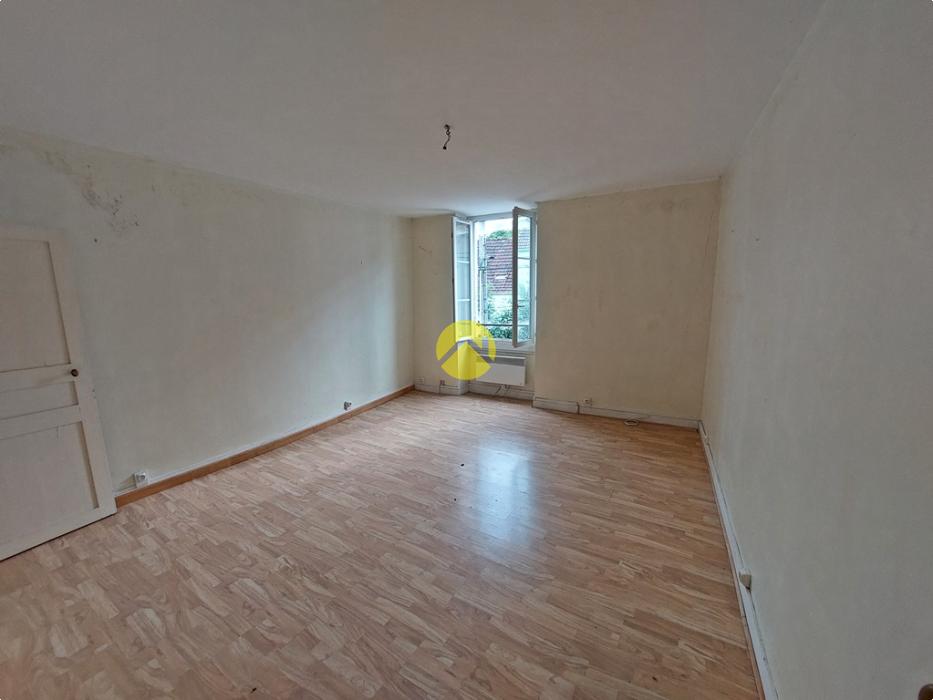 MAISON AVEC DÉPENDANCE ET TERRAINS