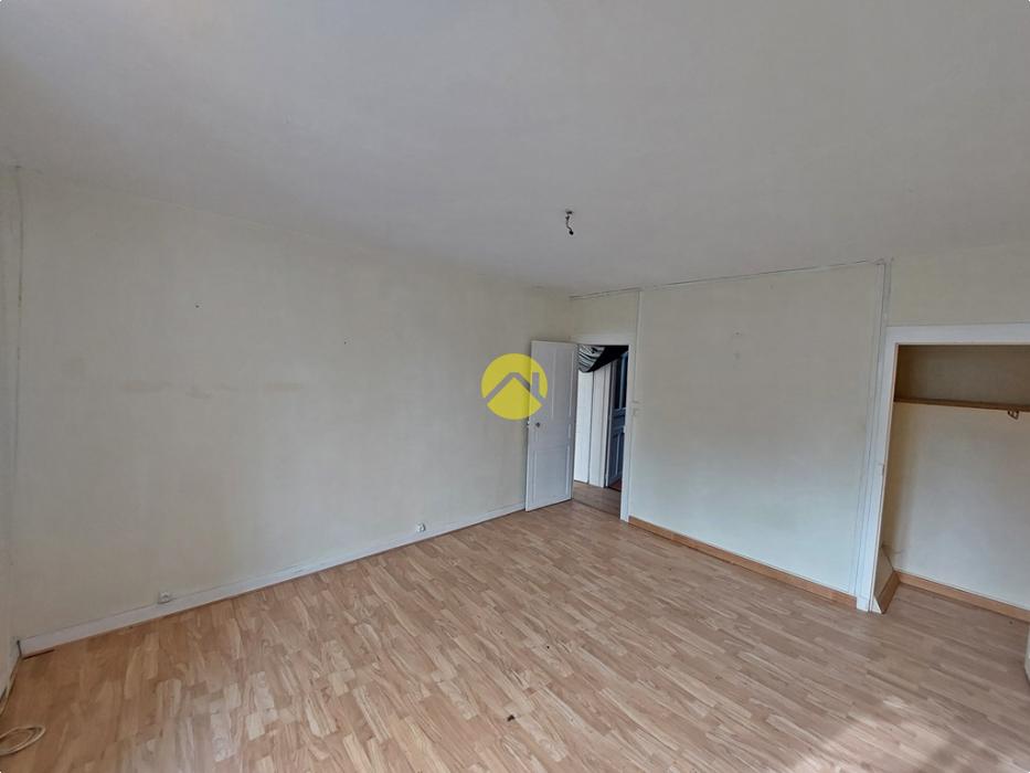 MAISON AVEC DÉPENDANCE ET TERRAINS