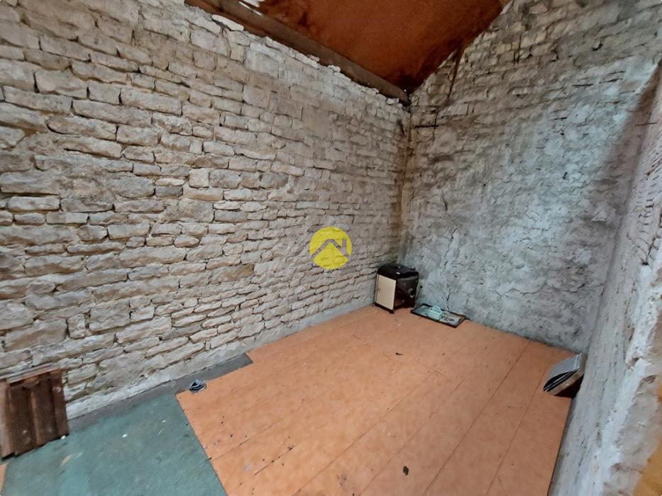 MAISON AVEC DÉPENDANCE ET TERRAINS