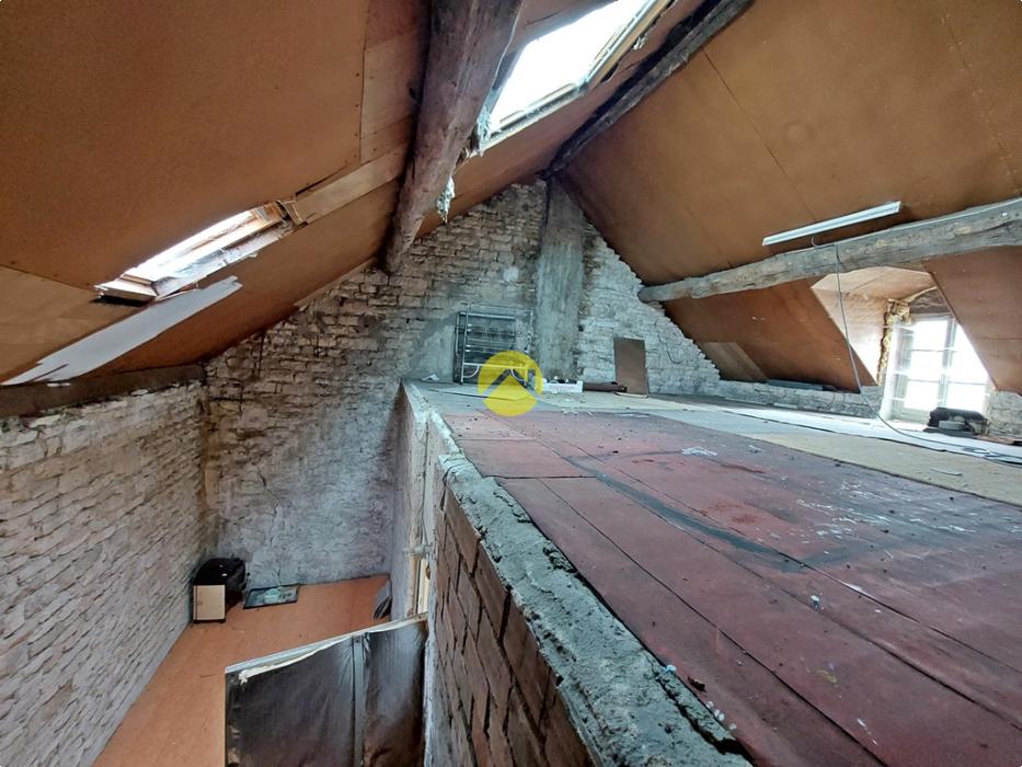 MAISON AVEC DÉPENDANCE ET TERRAINS