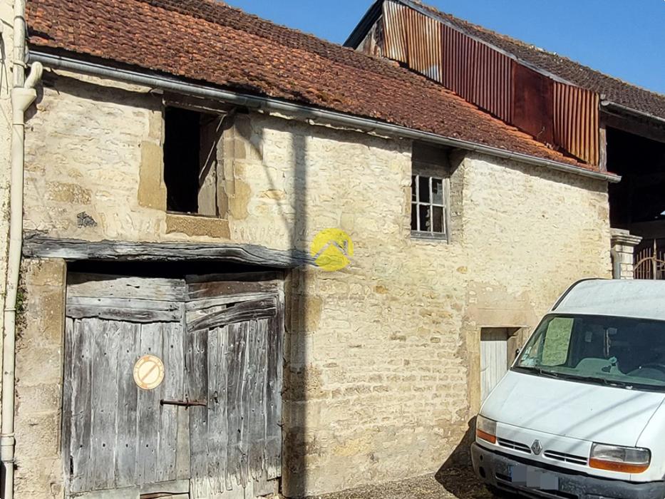 MAISON AVEC DÉPENDANCE ET TERRAINS