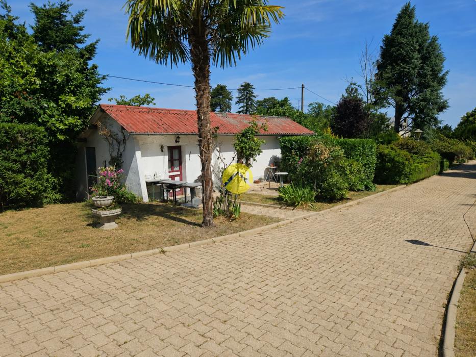 VILLA AVEC DEPENDANCES