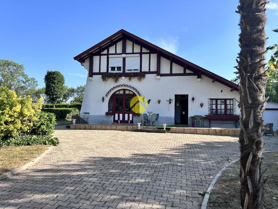 VILLA AVEC DEPENDANCES