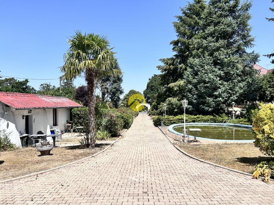VILLA AVEC DEPENDANCES
