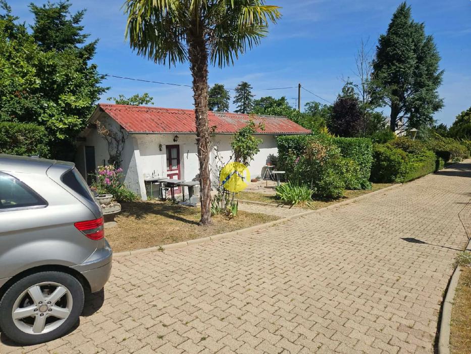 VILLA AVEC DEPENDANCES