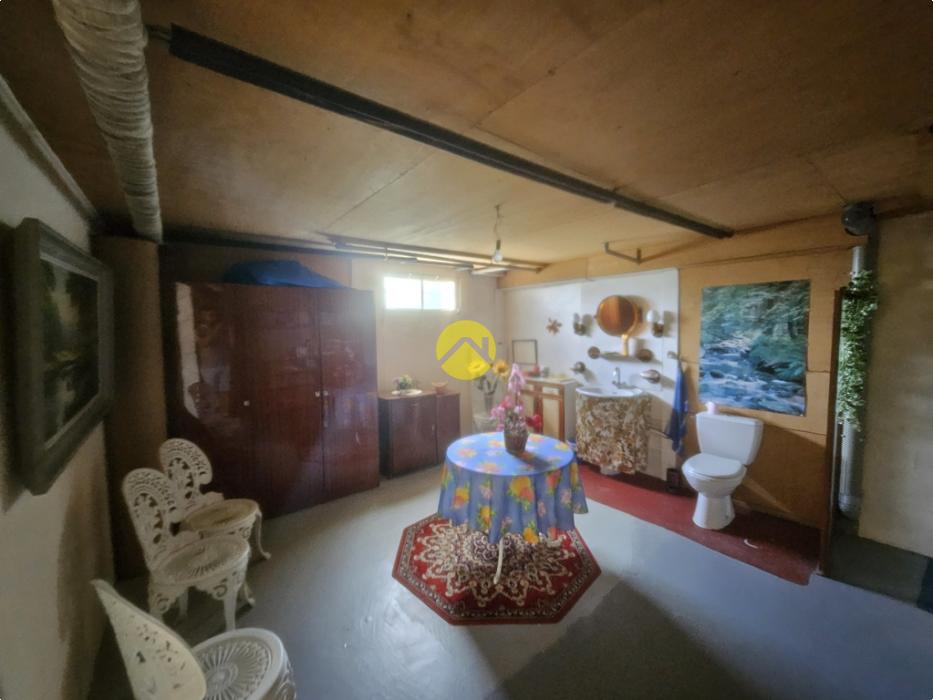 pavillon calme et sous sol aménagé