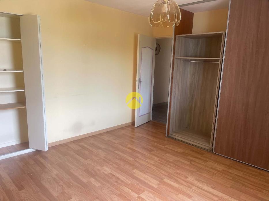 PAVILLON SUR AVORD DE 5 PIECES