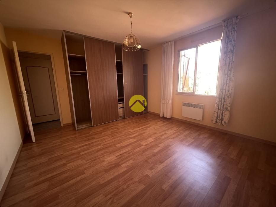 PAVILLON SUR AVORD DE 5 PIECES