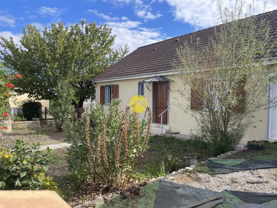 PAVILLON SUR AVORD DE 5 PIECES
