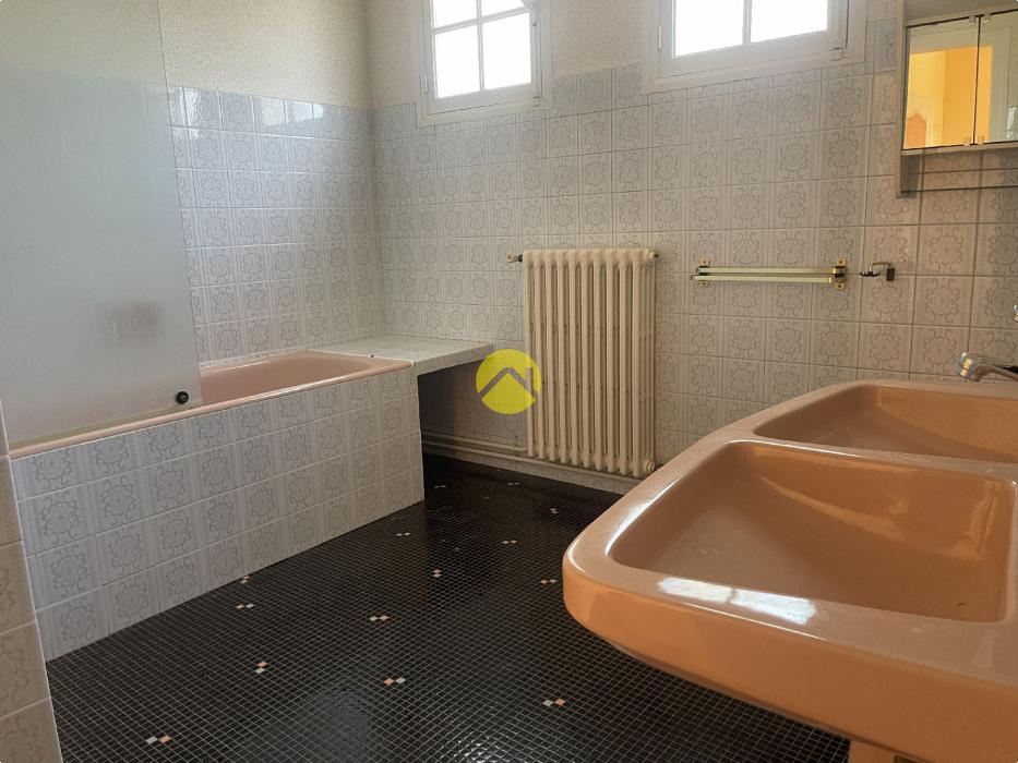 Maison 260m².7ch.Sous-sol.sur2400m²