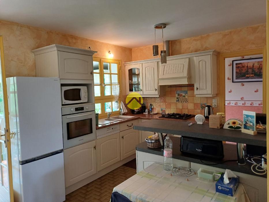 TRES JOLIE MAISON SUR SOUS SOL