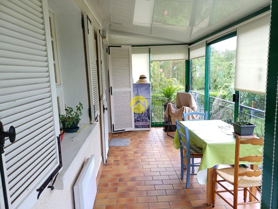 TRES JOLIE MAISON SUR SOUS SOL