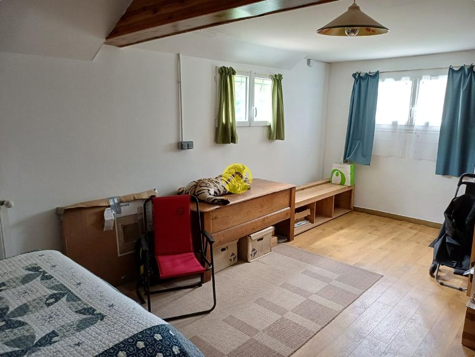 TRES JOLIE MAISON SUR SOUS SOL