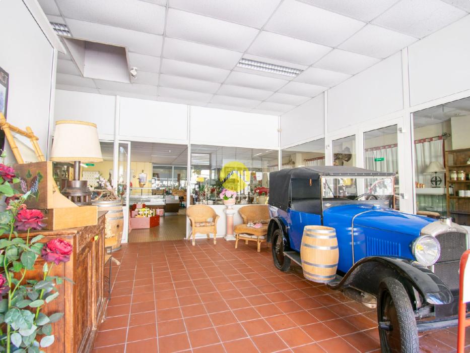 Magasin au centre de St-Cyprien
