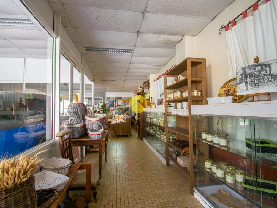 Magasin au centre de St-Cyprien
