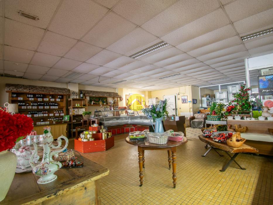 Magasin au centre de St-Cyprien