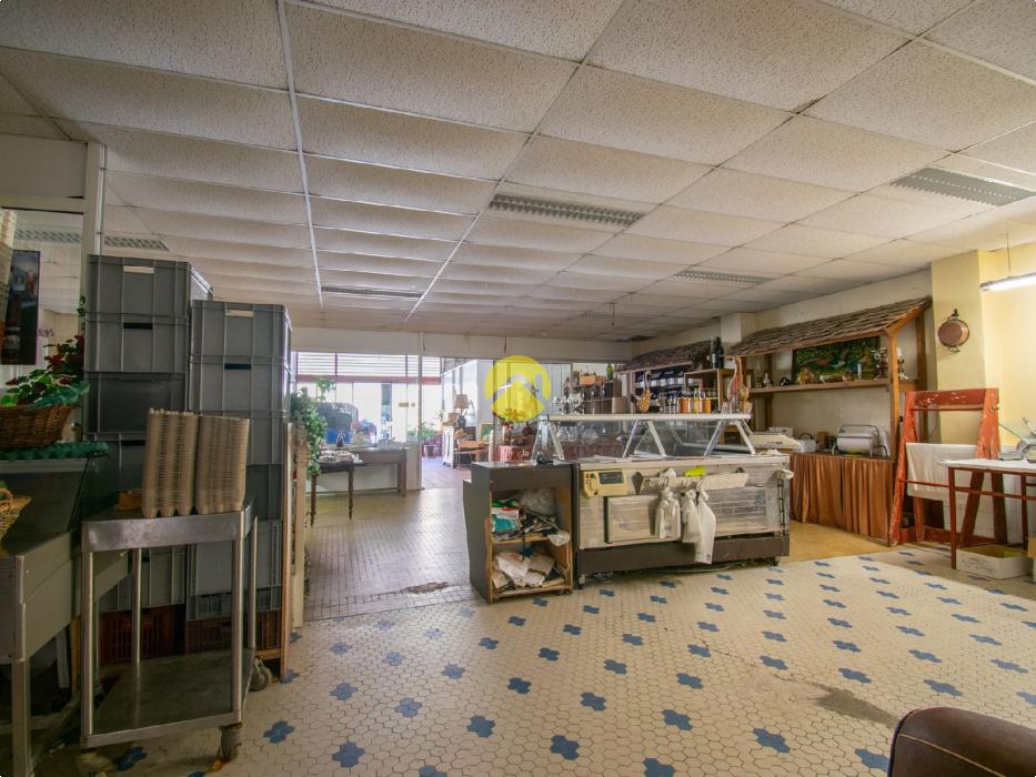 Magasin au centre de St-Cyprien