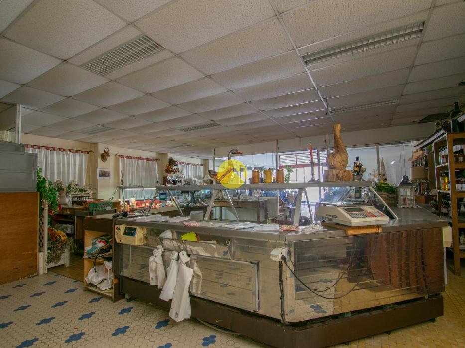 Magasin au centre de St-Cyprien